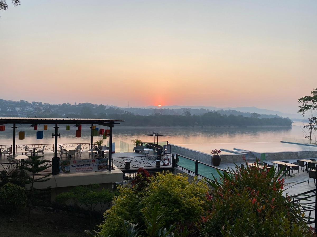 Chiangkhong Teak Garden Riverfront Onsen Hotel- Sha Extra Plus Chiang Khong Exterior photo
