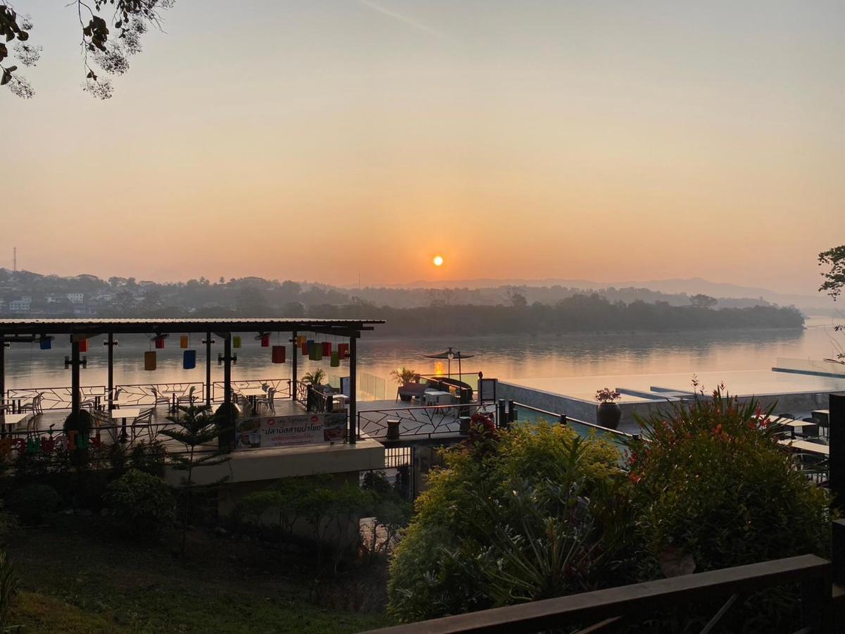 Chiangkhong Teak Garden Riverfront Onsen Hotel- Sha Extra Plus Chiang Khong Exterior photo