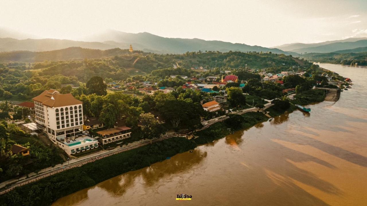 Chiangkhong Teak Garden Riverfront Onsen Hotel- Sha Extra Plus Chiang Khong Exterior photo