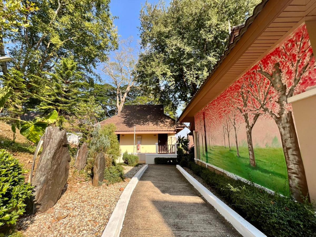 Chiangkhong Teak Garden Riverfront Onsen Hotel- Sha Extra Plus Chiang Khong Exterior photo