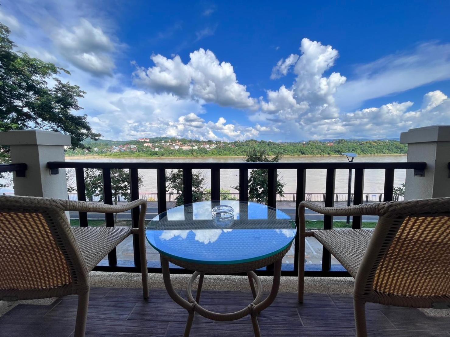 Chiangkhong Teak Garden Riverfront Onsen Hotel- Sha Extra Plus Chiang Khong Exterior photo